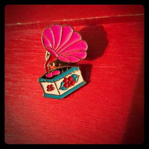 Jewelry - Phonograph Gramophone Pin